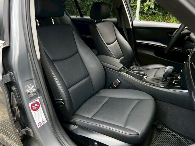 BMW寶馬 318D SEDAN  第10張相片