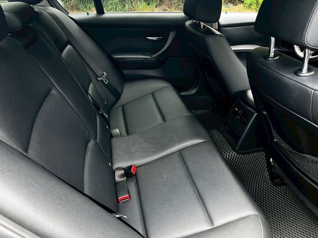 BMW寶馬 318D SEDAN  第11張相片
