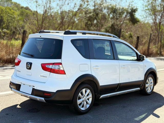 NISSAN日產 LIVINA  第2張相片