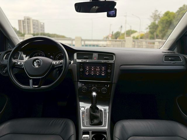 VOLKSWAGEN福斯 GOLF  第5張相片