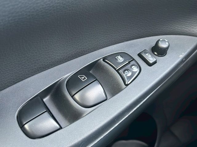 NISSAN日產 TIIDA  第12張相片
