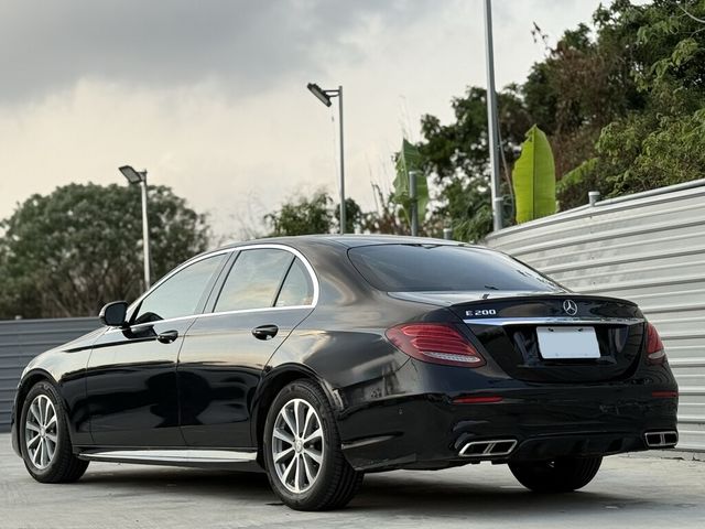 M-BENZ賓士 E200  第2張相片