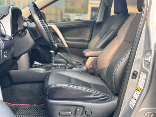 TOYOTA豐田 RAV4  第7張相片
