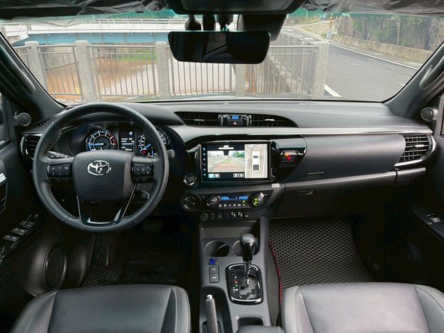 TOYOTA豐田 HILUX  第7張相片