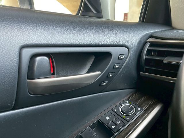 LEXUS凌志 IS 300  第16張相片