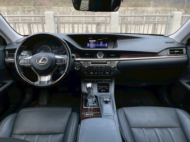 LEXUS凌志 ES200  第6張相片