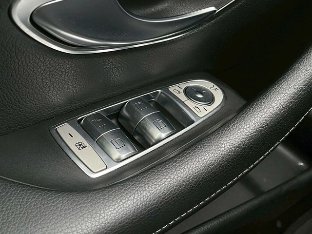 M-BENZ賓士 E200  第9張相片