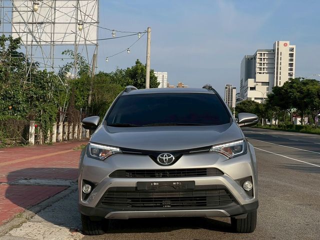 TOYOTA豐田 RAV4  第3張相片