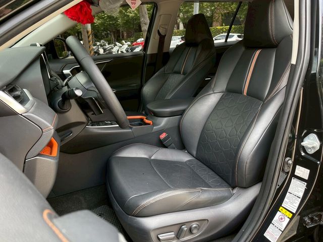 TOYOTA豐田 RAV4  第17張相片