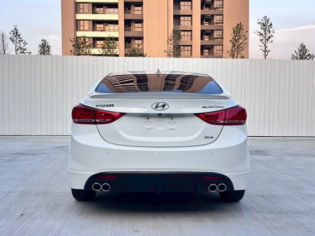 HYUNDAI現代 ELANTRA  第4張相片