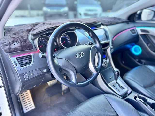 HYUNDAI現代 ELANTRA  第6張相片