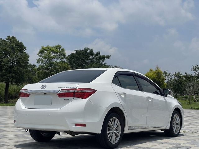 TOYOTA豐田 ALTIS  第2張相片