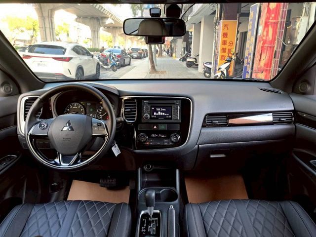 『實車實圖 實車實價』 正一手車 氣氛佳 非惡操車款 第三方專業認證原廠專業保固 寶佳汽車歡迎您來電  第6張相片