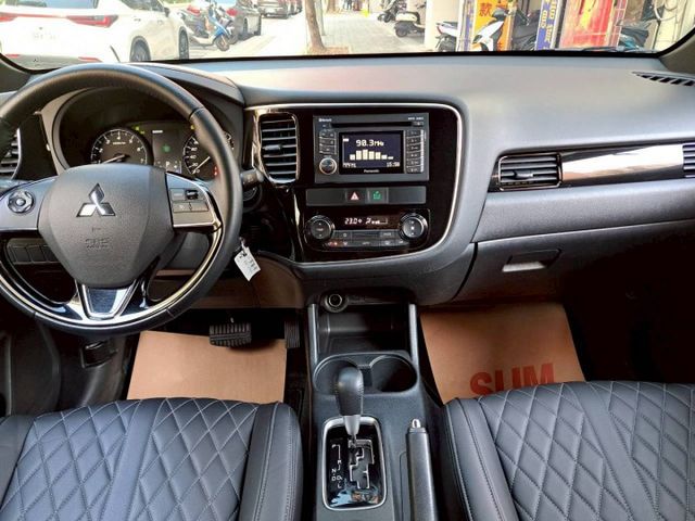 『實車實圖 實車實價』 正一手車 氣氛佳 非惡操車款 第三方專業認證原廠專業保固 寶佳汽車歡迎您來電  第8張相片