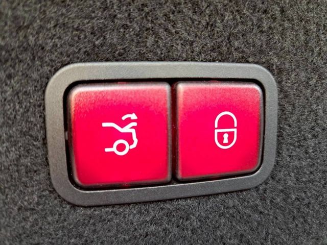 『實車實圖 實車實價』 正一手車 氣氛佳 非惡操車款 第三方專業認證原廠專業保固 寶佳汽車歡迎您來電  第14張相片