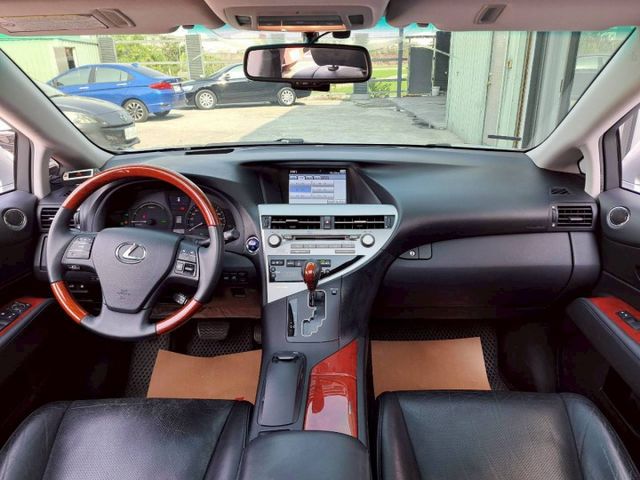 『實車實圖 實車實價』頂級配備齊全 一手車 氣氛佳 品質保證 寶佳汽車歡迎您來電  第6張相片