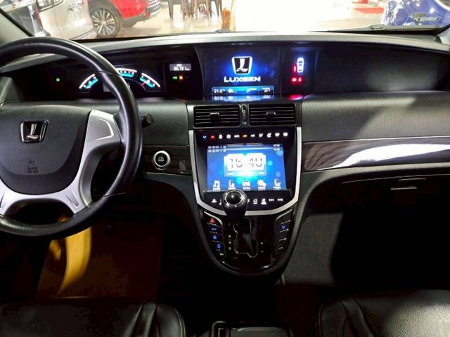 『實車實圖 實車實價』IK 360環景 TCS ESP 8人座配備齊全 一手車 氣氛佳 品質保證 寶佳汽車歡迎您來電  第9張相片