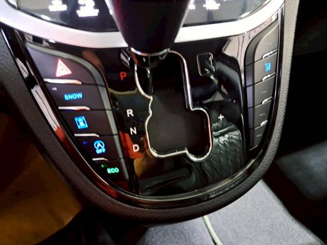 『實車實圖 實車實價』IK 360環景 TCS ESP 8人座配備齊全 一手車 氣氛佳 品質保證 寶佳汽車歡迎您來電  第14張相片