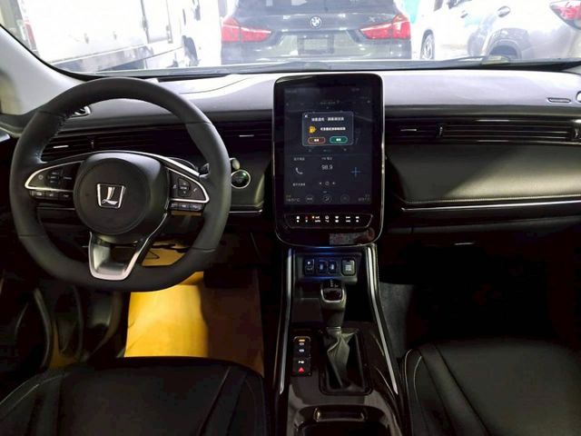 『實車實圖 實車實價』IK 360度環景 抬頭 自動停車 智行版配備齊全 一手車 氣氛佳 品質保證 寶佳汽車歡迎您來電  第8張相片