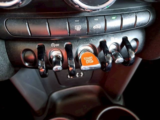 『實車實圖 實車實價』IK TV GPS TCS ONE版配備齊全 一手車氣氛佳 品質保證 寶佳汽車歡迎您來電  第17張相片