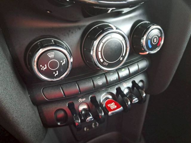 『實車實圖 實車實價』IK TV GPS TCS ONE版配備齊全 一手車氣氛佳 品質保證 寶佳汽車歡迎您來電  第18張相片