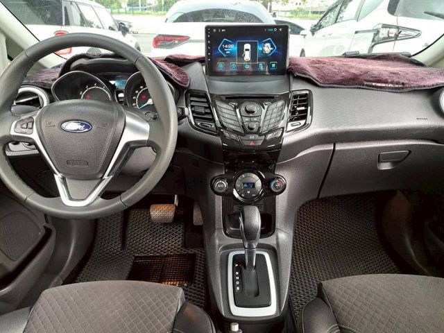 『實車實圖 實車實價』IK TV GPS TCS TPMS 運動版配備齊全 一手車氣氛佳 品質保證 寶佳汽車歡迎您來電  第8張相片