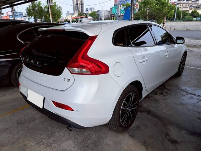 『實車實圖 實車實價』IK ACC LWDS TCS 運動版配備齊全 一手車氣氛佳 品質保證 寶佳汽車歡迎您來電  第17張相片