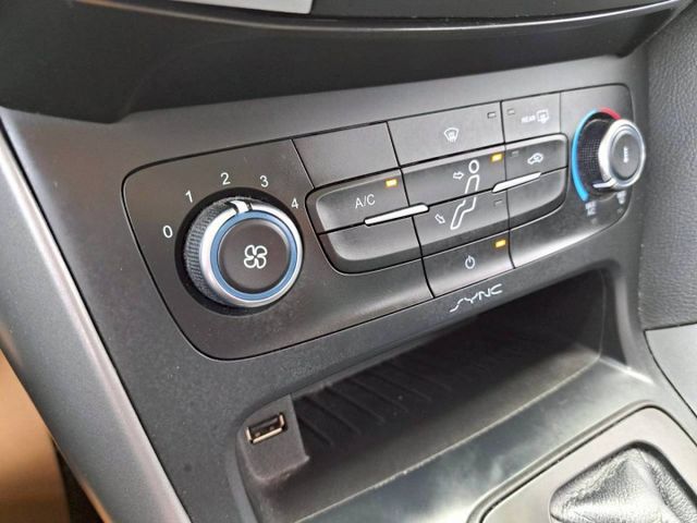 『實車實圖 實車實價』F1手自快撥 GPS TV TCS 時尚版配備齊全 一手車氣氛佳 品質保證 寶佳汽車歡迎您來電  第13張相片