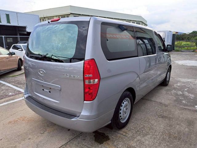 『實車實圖 實車實價』GPS TV TCS TPMS BAS 8人版配備齊全 一手車氣氛佳 品質保證 寶佳汽車歡迎您來電  第17張相片