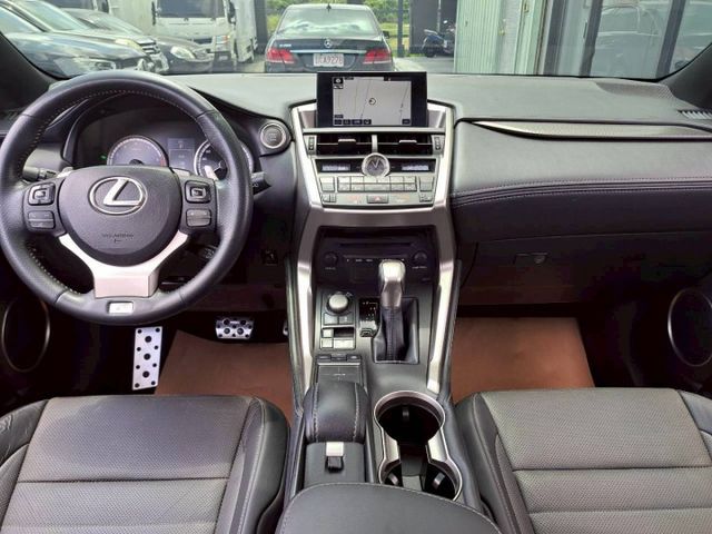 『實車實圖 實車實價』F-SPORT版配備齊全 一手車氣氛佳 品質保證 寶佳汽車歡迎您來電  第8張相片