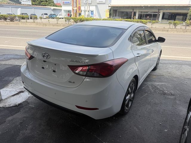 HYUNDAI現代 ELANTRA  第2張相片