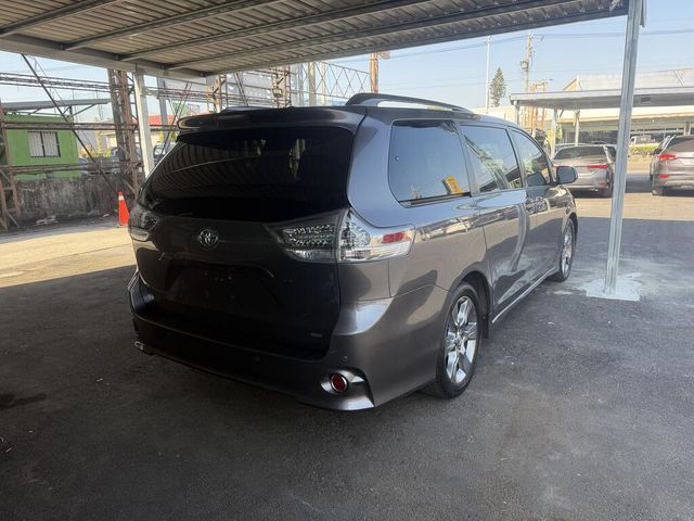 TOYOTA豐田 SIENNA  第2張相片
