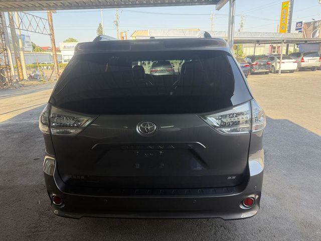 TOYOTA豐田 SIENNA  第4張相片