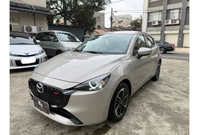 里程跑的少的可以才跑了區區7100…多公里 [馬自達2/2023年/淺棕]  第3張相片