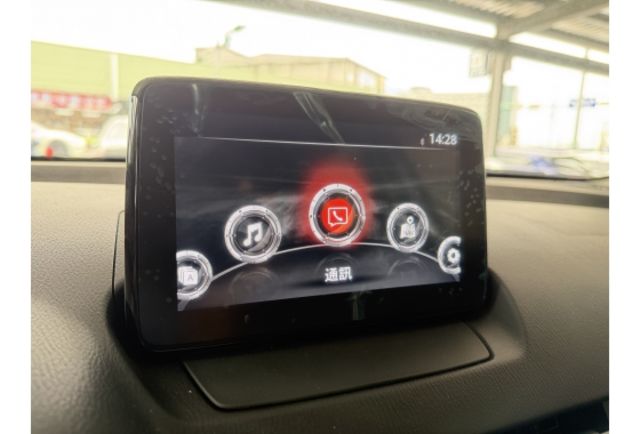 里程跑的少的可以才跑了區區7100…多公里 [馬自達2/2023年/淺棕]  第8張相片