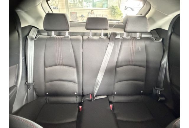 里程跑的少的可以才跑了區區7100…多公里 [馬自達2/2023年/淺棕]  第9張相片