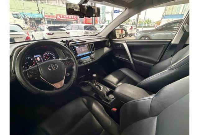 Toyota RAV4  第8張相片