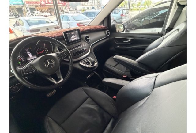 Benz V250d  第8張相片
