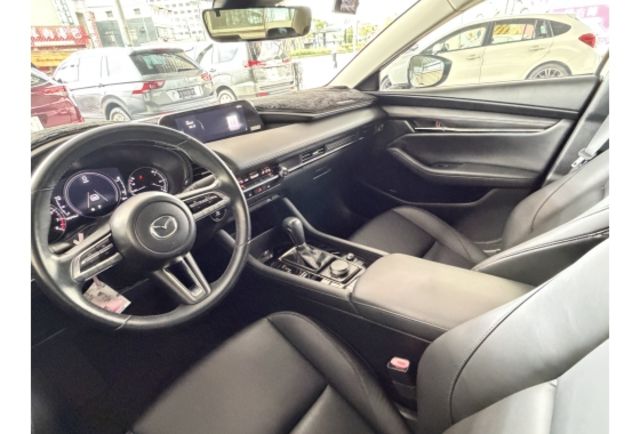 Mazda MAZDA3  第8張相片