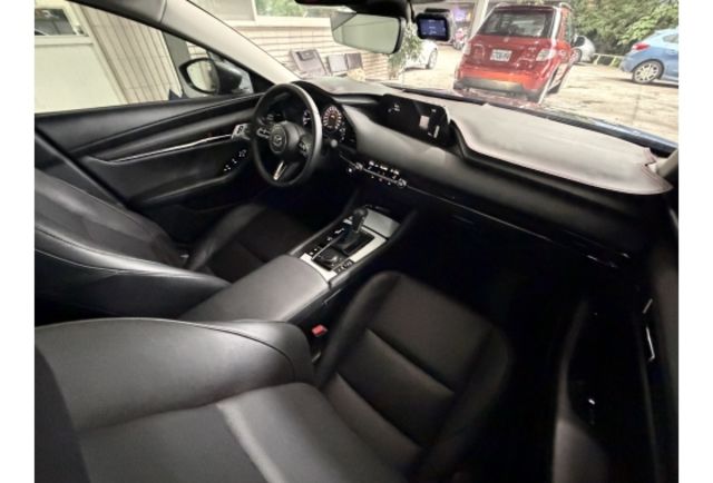 Mazda MAZDA3  第8張相片