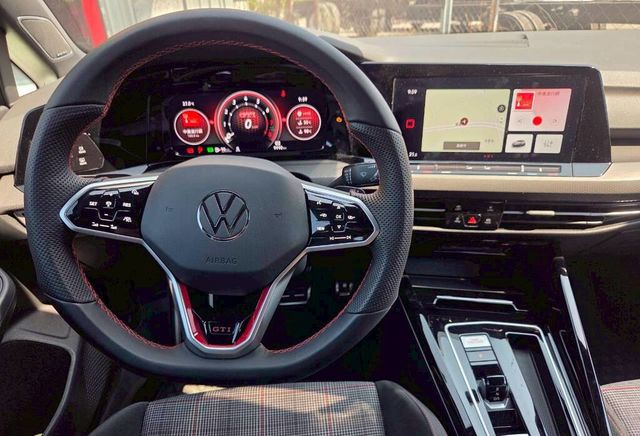 VOLKSWAGEN福斯 GOLF GTI  第8張相片