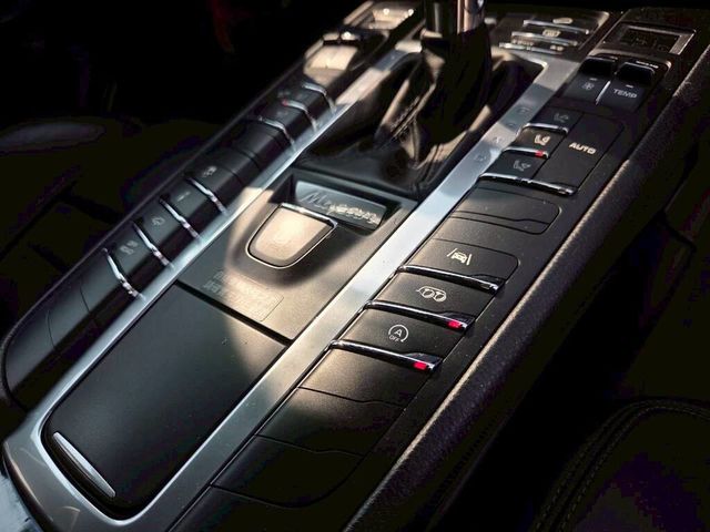 PORSCHE保時捷 MACAN  第14張相片