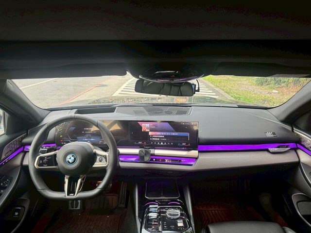 BMW寶馬 I5  第5張相片
