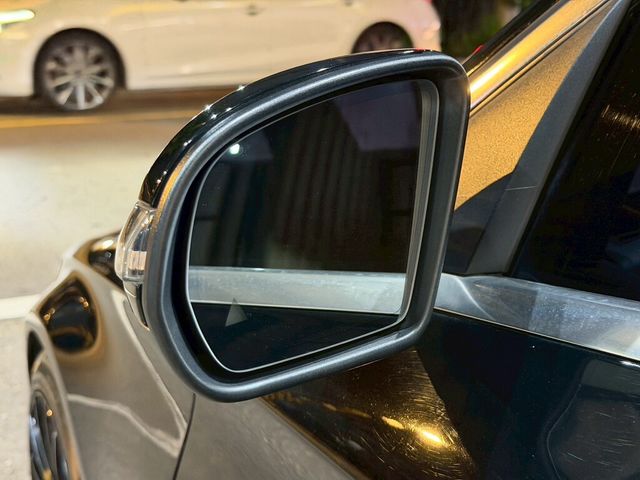 M-BENZ賓士 C300  第5張相片