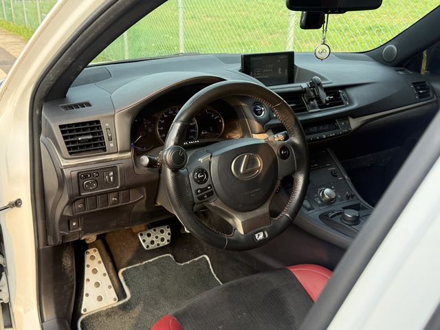 LEXUS凌志 CT200H  第4張相片