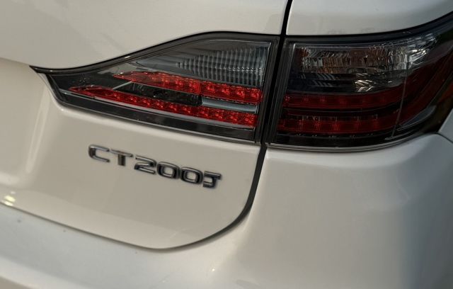 LEXUS凌志 CT200H  第7張相片