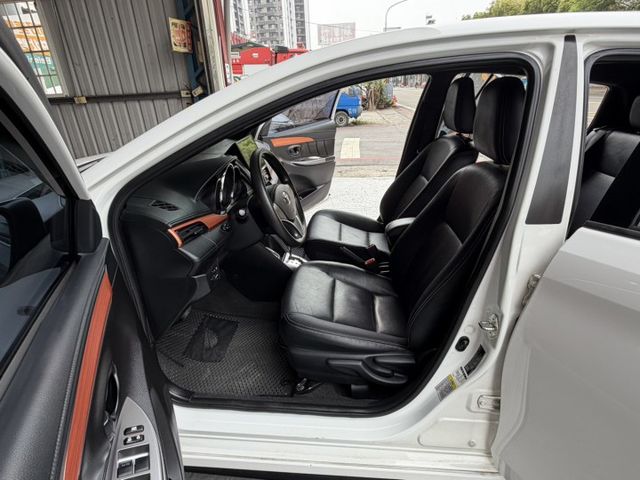 2015 Yaris1.5 S版 一手車 原版件優質車況  原廠保養 升級安卓機 胎壓偵測器  第10張相片