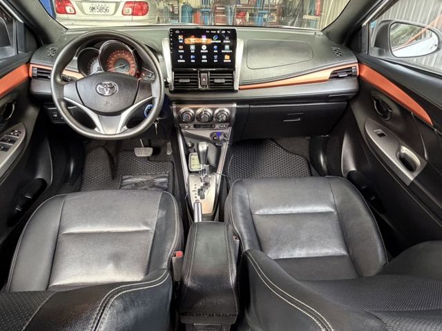 2015 Yaris1.5 S版 一手車 原版件優質車況  原廠保養 升級安卓機 胎壓偵測器  第13張相片