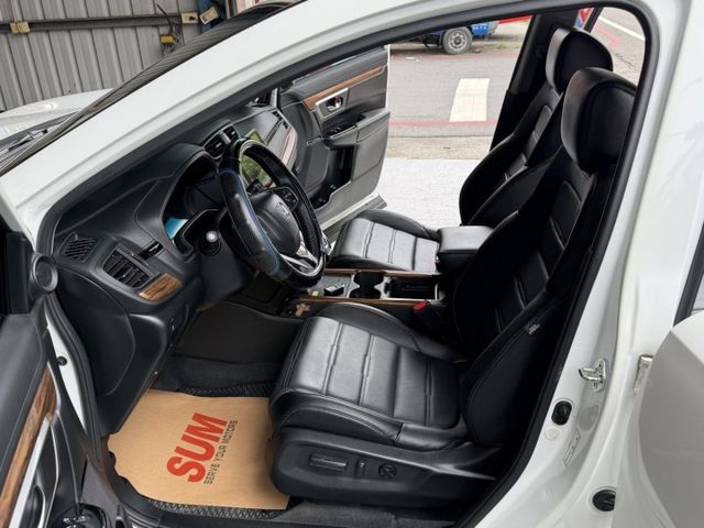 一手車 原板件 認證車 原廠保固中 超低里程 升級安卓機+360環景 一台車開啟戶外生活  第12張相片