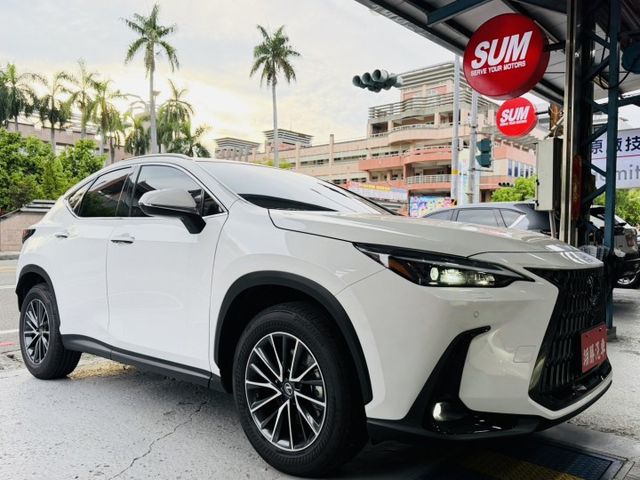 2025NX200豪華版一手車原板件原廠保養原廠保固中公里數保證只跑4000多公里  第2張相片